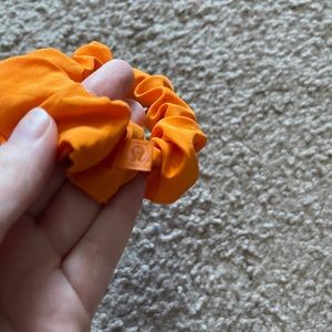 Lululemon Uplifting Scrunchie